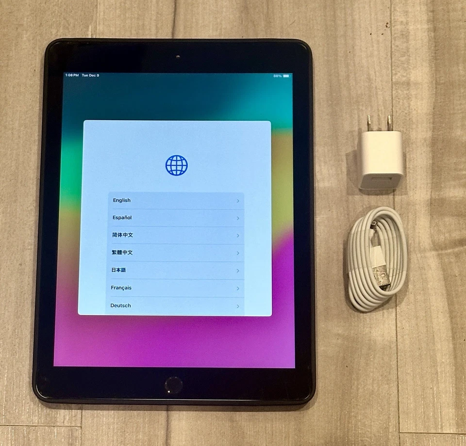 Apple iPad 6ta Generación - Pantalla 9.7" 32GB, Wi-Fi, Color Gris - Listo para la Escuela Foto 1 de 4