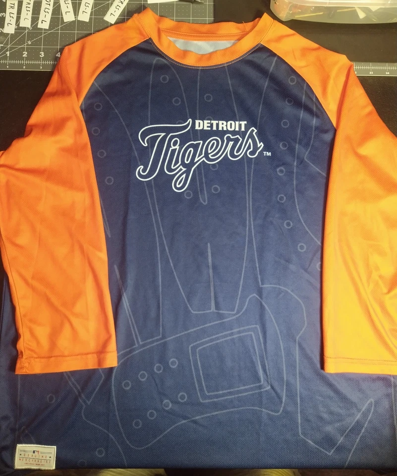 Sports Crate MLB Detroit Tigers Bringin' The Heat Long Sleeve Men's L T-shirt - Image 1 of 1