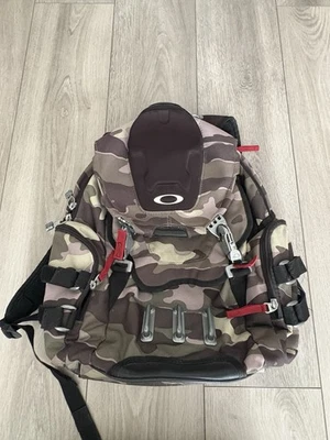 MOCHILA TÁCTICA RC FREGADERO DE BAÑO OAKLEY VINTAGE RARA - COLOR CAMUFLAJE 23L Foto 1 de 4