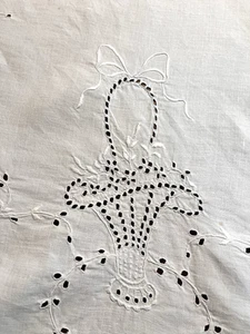 Schmetterlinge! Hellweiße runde Leinen bestickt Tischdecke/Topper Cutwork 42"D - Bild 1 von 9