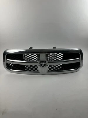 Dodge Ram 1500 2013-2017 parrilla superior con emblema 13DSAC0030a OEM Foto 1 de 4