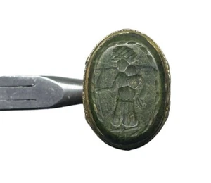 Natürlicher Jade-Ring römische Schnitzerei graviertes Siegel Messing oval Größe 7,25US Vintage - Bild 1 von 5