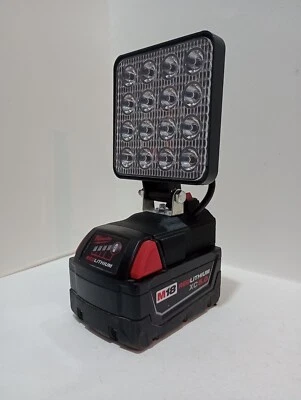 Faretto LED 48W, IP 67 per batterie Milwaukee LI-ION M18V 2-4-5A ... - Immagine 1 di 4