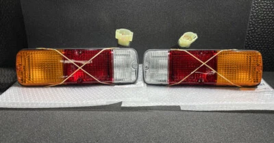 NUEVO OEM 79-84 JUEGO DE LUCES TRASERAS TOYOTA LAND CRUISER FJ40 FJ43 FJ45 BJ40 HJ45 Foto 1 de 4