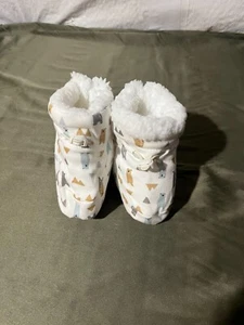 Neugeborenes Baby Socken Stiefel - 0-12 Monate - Fleece gefüttert Winter - Neu im Paket - Bild 1 von 2