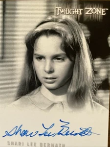 2020 Twilight Zone SHARI LEE BERNATH A-177 autographed RITTENHOUSE - Picture 1 of 2