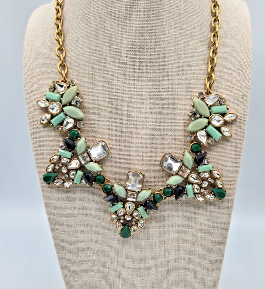 Collar babero J.Crew mezclado piedra vidrio llamativo verde menta negro tono dorado Foto 1 de 4