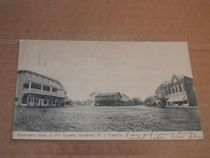 GOWANDA NY - POSTKARTE 1901-1907 ÄRA - PANORAMABLICK auf den PLATZ - Bild 1 von 2