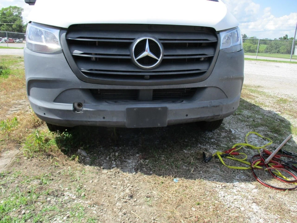 Used Front Bumper Assembly Front fits: 2020 Mercedes-benz Mercedes sprinter 2500 - Изображение 1 из 4