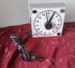 Dimco-Gray 173 Analog Interval Timer, 15 Hours, 120 VAC - Picture 1 of 9