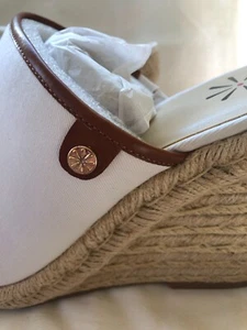 Isaac Mizrahi Womens White Fabric/natural OpenToe Wedge Sandal Sz 9.5 NEW w/Box - Picture 1 of 8