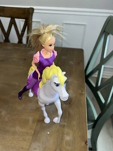2012 Mattel Disney Princess Rapunzel Tangled X9370 - With Maximus! - Picture 1 of 9