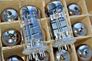 Tubo de vacío para audiófilos soviéticos Ulyanovsk URSS 1970 2 piezas 6S41S 6С41С NUEVO - Imagen 1 de 4