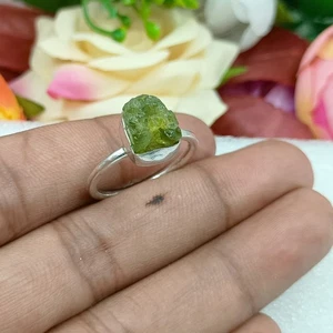 Natural Peridot Rough Gemstone 925 Silver ring Raw Handmade jewelry Size: 8 US - Picture 1 of 8