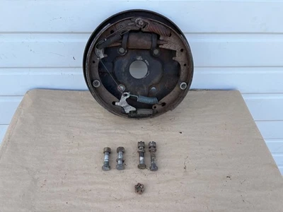 Ford Truck 1967 2x2 F100 lado del pasajero tambor delantero freno placa de respaldo 67 F-100 Foto 1 de 4