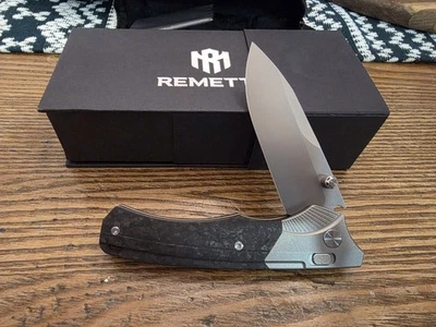 REMETTE WD107 灰色钛和碳纤维折叠 M390 刀 WD107 — 第 1/4 张图片