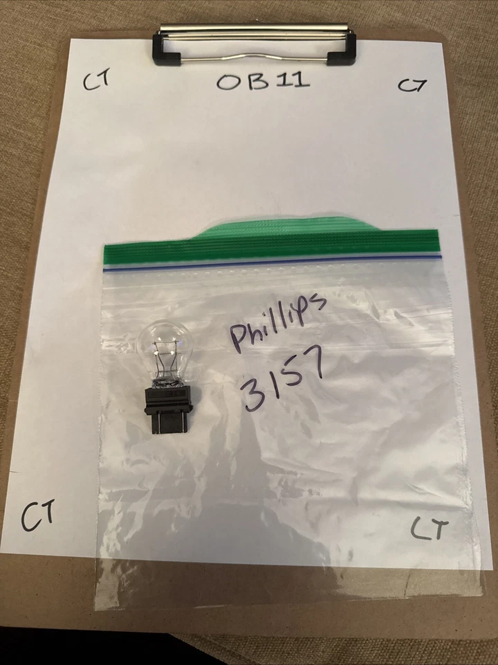 Bombilla de señal de giro Phillips 3157CP estándar miniatura 3157 Foto 1 de 1