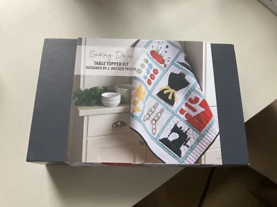 Kit de edredón en caja de mesa Sewing Days 36" x 36" de J. Wecker Frisch Foto 1 de 3