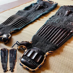 Yoroi Kote of MUSYA , SAMURAI Armor parts Japan - Edo Period antique 鉄黒漆塗篠籠手 - Picture 1 of 23
