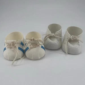 Cabbage Patch Kinder Vinyl Schuhe weiß blau Streifen Tennis Sneaker 2 Stück - Bild 1 von 14
