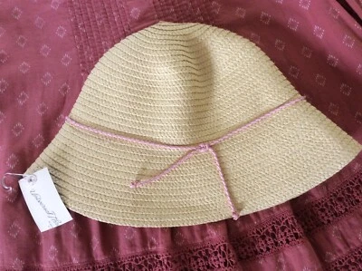 Universal Thread Mujer Pajita de Papel con Corbata Rosa Cubo Sombrero para el Sol Nuevo con Etiquetas Natural  Foto 1 de 4
