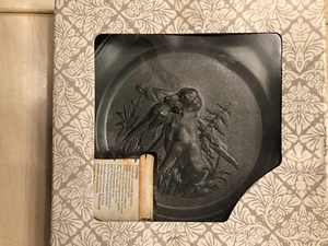 Zinnteller, Zinn-Becker Stuttgart, Motiv Jachthund mit Beute - Bild 1 von 2