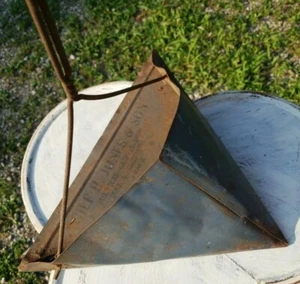 Pattumiera Pubblicitaria Funerale Vintage Funerale e Mobili Verticale Metallo Manico Lungo - Foto 1 di 9