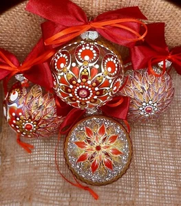 Set of 4 Large Luxurious Hand-Painted Bespoke Glass Christmas bauble 8cm - Picture 1 of 8