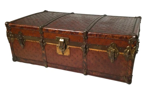 19 TH CENTURY ITALIAN LEATHER STEAMER TRUNK WITH ORIGINAL METAL STUDS Cover