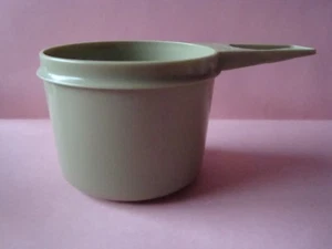Vintage 1970's Tupperware 2/3 Measuring Cup ONLY Stk# 763 Avocado - Picture 1 of 3