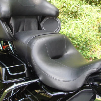 Driver and Passenger Seat For Harley Touring Electra Glide FLHT Ultra 2008-2020 - Image 1 of 4