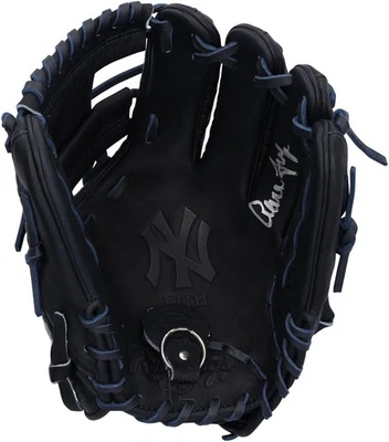 Guante réplica Kith & Rawlings autografiado por Aaron Judge New York Yankees Foto 1 de 3