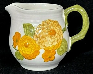 Metlox SCULPTURED ZINNIAS Creamer Yellow Flowers Green Leaves & Trim MINT Cond - Picture 1 of 4