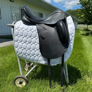17" W County Epiphany Dressage Saddle - slightly used *price reduced* - Picture 1 of 8