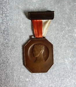 Medaille Sport alt selten gebraucht schön ca 3,8x3cm - Picture 1 of 2