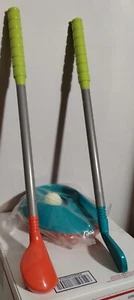 BATTAT GOLF GAME SET PLASTIC 2 BALL CATCHERS 2 BALLS 1PUTTER 1DRIVER NO PACK B44 - Picture 1 of 2