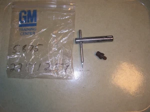 NEW GM C SECURITY CODE 1982-90 HUBCAP WIRE WHEEL COVER LOCK WRENCH KEY 22511259 - Picture 1 of 1