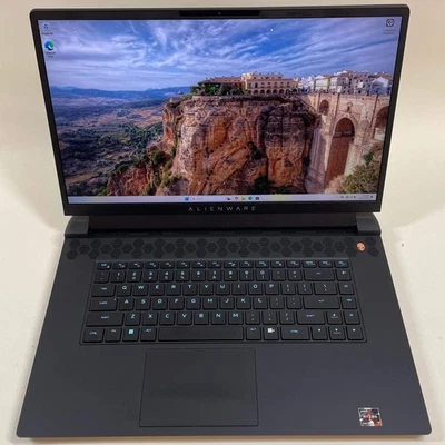 Alienware M17 R5 17.3" Ryzen 7 6800H 3.2GHz 32GB RAM 1TB SSD GeForce RTX 3070 Ti Foto 1 de 4