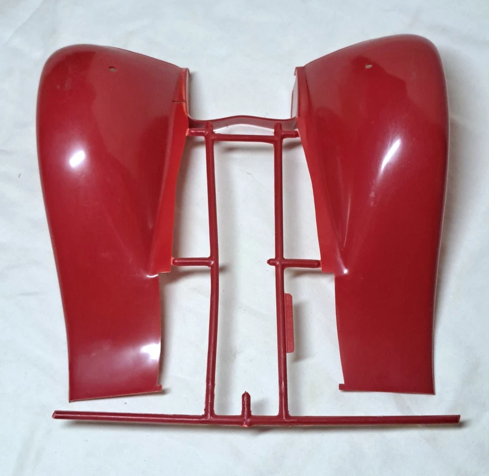 Набор для моделирования Monogram 2614 масштаб 1/8 1932 родстер Ford Big Deuce новые передние крылья - Изображение 1 из 4