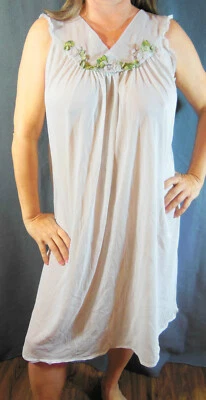 СЕКСУАЛЬНЫЙ! ARISTOCRAFT ЭЛЕГАНТНЫЙ ПЫЛЬНЫЙ СИНИЙ ВЫШИТЫЙ СКОЛЬЗКИЙ НЕЙЛОНА НОЧНАЯ РУБАШКА M GVC - Изображение 1 из 4