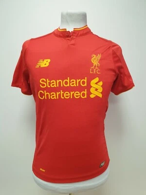 V946 BOYS NEW BALANCE LIVERPOOL FC RED 16-17 S/SLEEVE FOOTBALL SHIRT 13-14 YEARS - Image 1 of 4