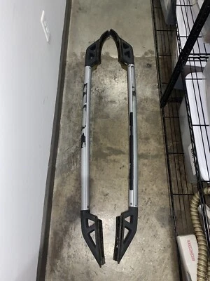 Barras portaequipajes de techo Jeep Liberty KJ Renegade 2002-2007 OEM raras necesitan pintura Foto 1 de 4