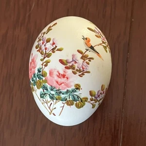 Flores pintadas a mano pájaro decorativo huevo de gallina real rosa púrpura decoración de primavera - Imagen 1 de 7