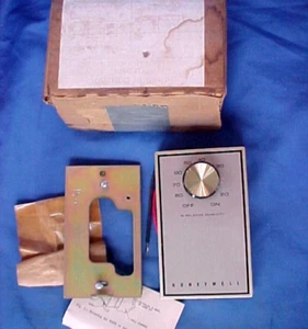 HONEYWELL HUMIDITY CONTROL CONTROLLER 2E574 H46C1000 SC - Picture 1 of 4