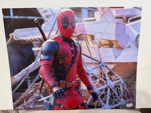 FOTO FIRMADA POR RYAN REYNOLDS 16X20 DEADPOOL AUTOMÁTICA DEADPOOL WOLVERINE BAS CERTIFICADO DE AUTENTICIDAD - Imagen 1 de 3