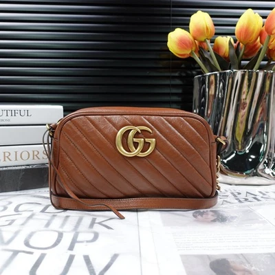 Bolso de hombro Gucci Marmont pequeño de piel de becerro marrón T10268915 Foto 1 de 4