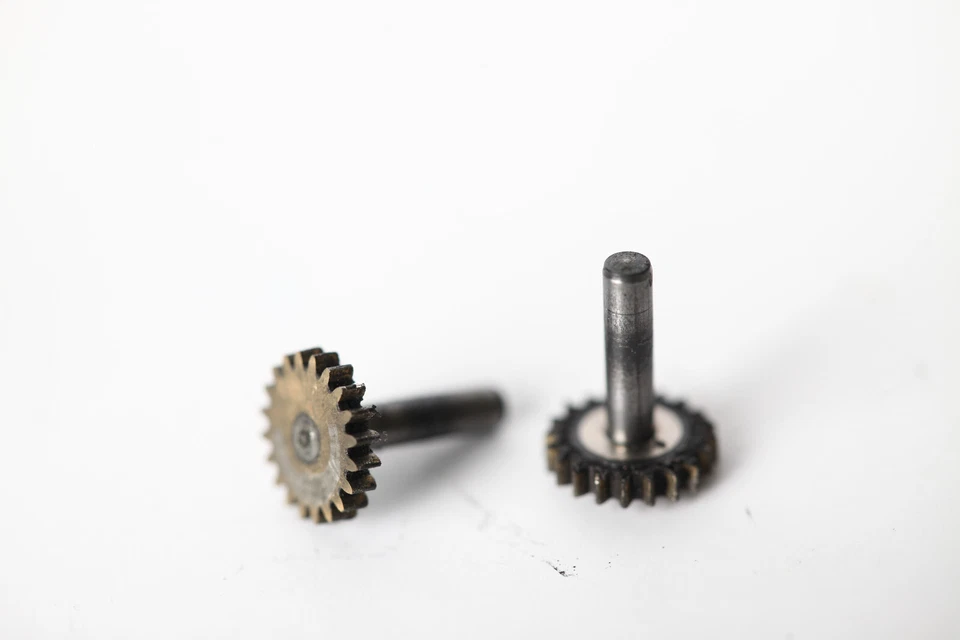 Märklin H0 Ersatzteil für CE 800 BR E 6302 grün 2 Zahnräder fester (328305) 5944 - Bild 1 von 1