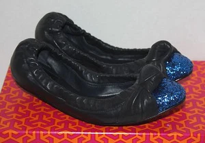 NUEVO EN CAJA Zapatos planos de cuero azul marino Tory Burch Katie para mujer talla 7,5 - Imagen 1 de 5