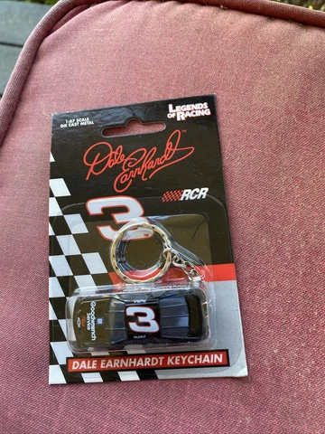 Dale Earhardt Legends of Racing Die Cast Metal Key Chain NIB - 1:87 Scale Cover