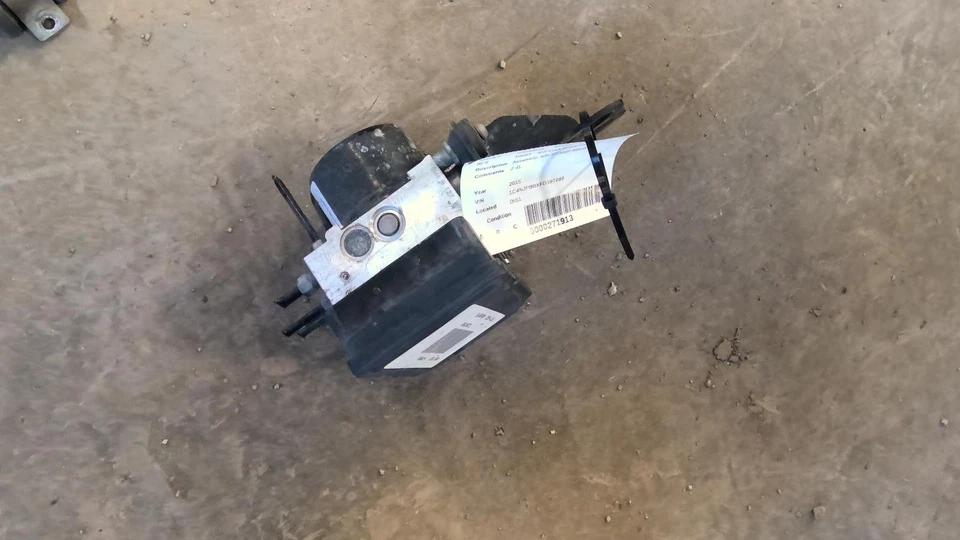 Conjunto de bomba y motor ABS usado se adapta a: montaje Jeep Patriot 2015 sin arranque en pendiente Foto 1 de 4